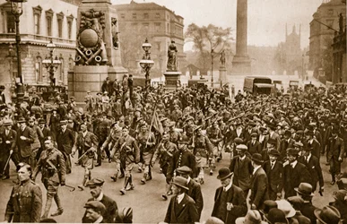 1. Bataillon London Scottish marschiert durch London bei der Ankunft aus Frankreich, 16. Mai 1919